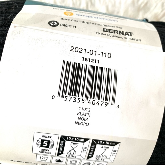 Bernat Maker Home Dec #5 Bulky Yarn Skein Black - Picture 5 of 8